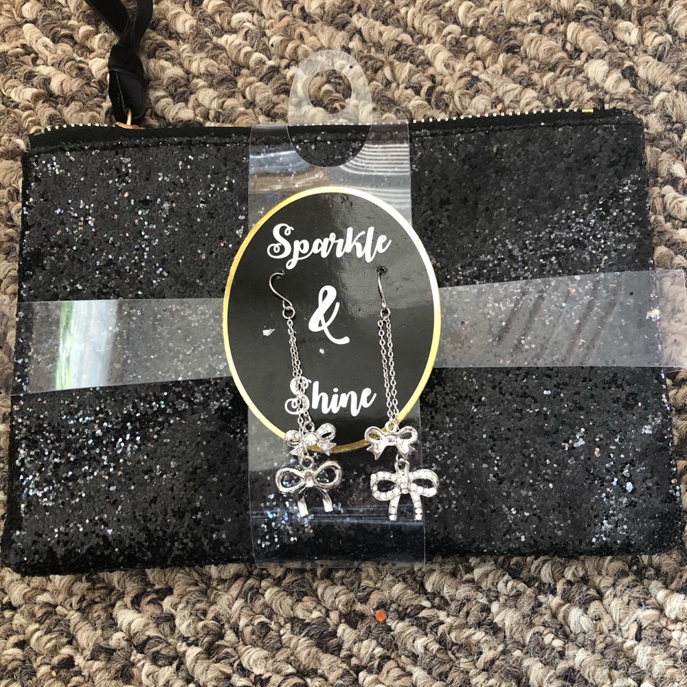 Makeup Bag w Earrings